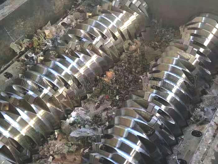 蛇皮袋撕碎機(jī)內(nèi)部
